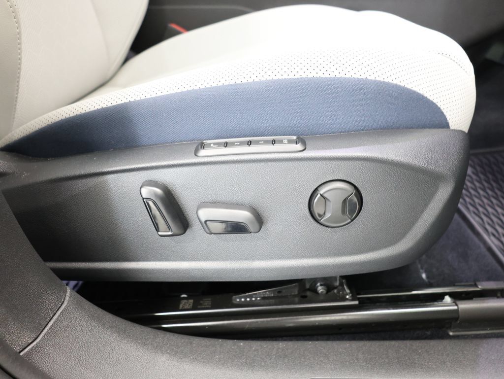 Used 2025 Volkswagen ID.4 Pro S Plus AWD/4WD image 22