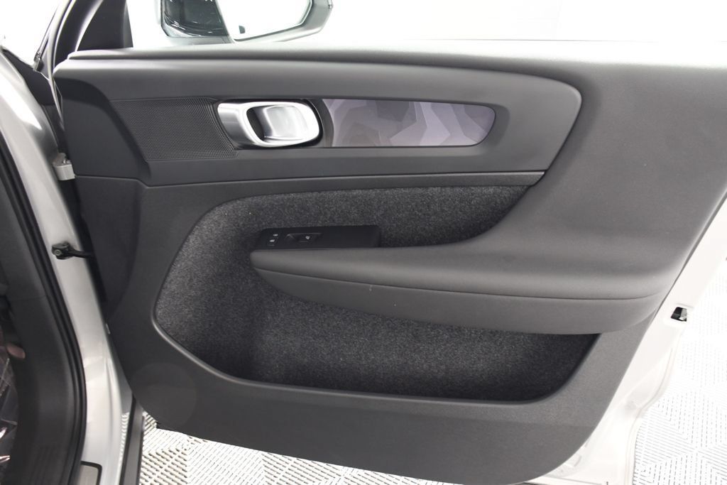 Used 2023 Volvo C40 Recharge Core AWD/4WD image 18