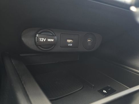 Used 2025 Hyundai Elantra SEL image 24