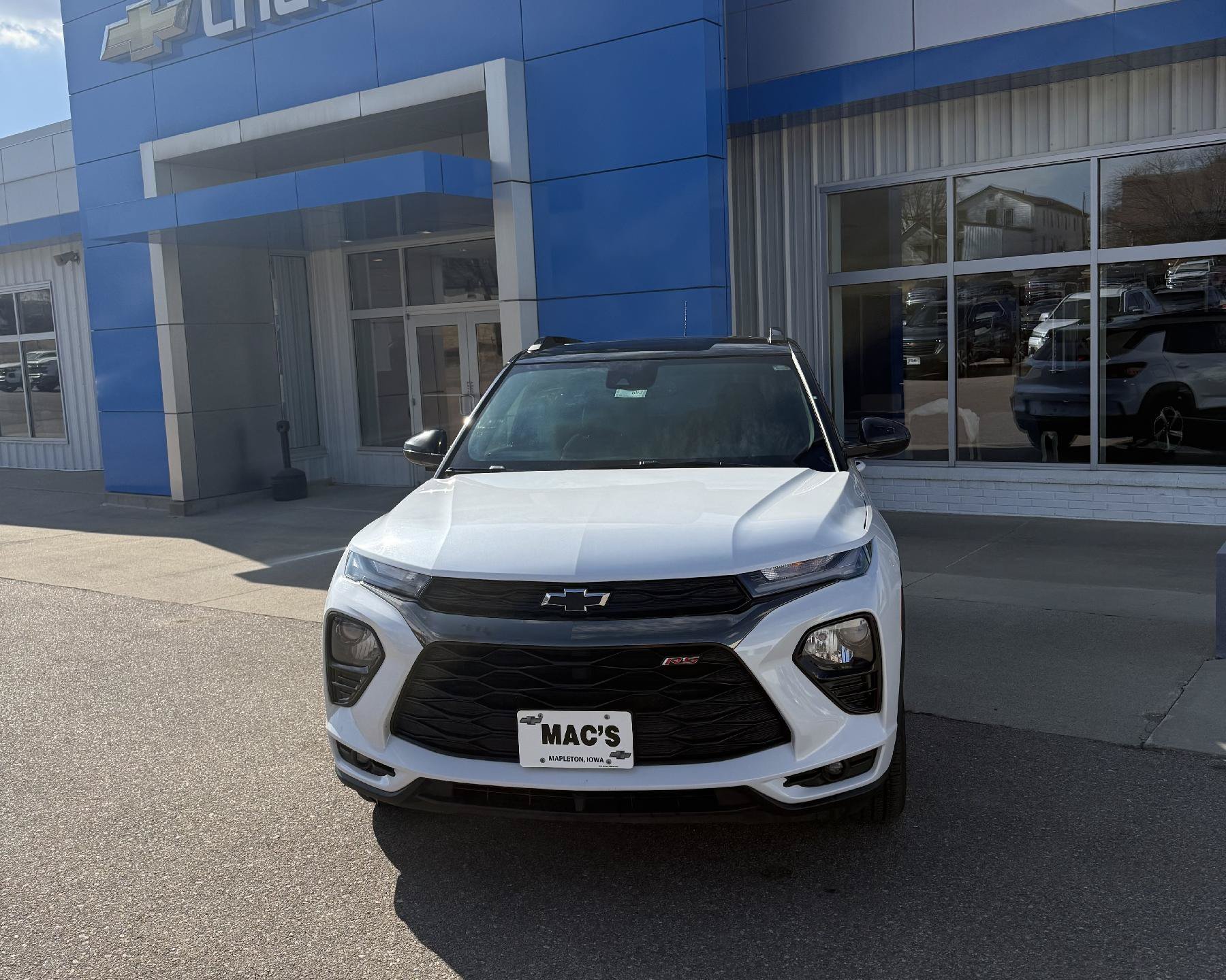 Used 2022 Chevrolet TrailBlazer RS w/ Sun and Liftgate Package FWD image 3