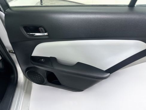Used 2016 Toyota Prius Three Touring FWD image 28