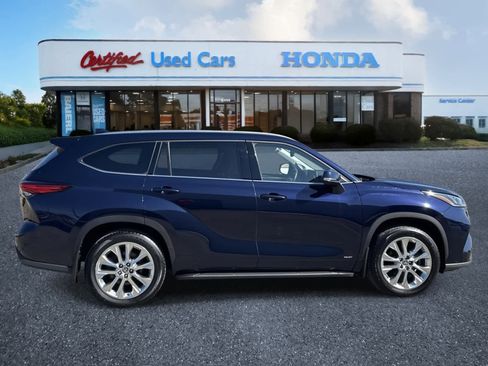 Used 2023 Toyota Highlander Limited image 6
