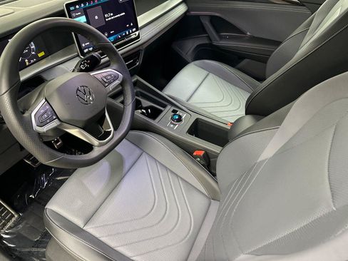 New 2026 Volkswagen Tiguan SE R-Line AWD/4WD image 9