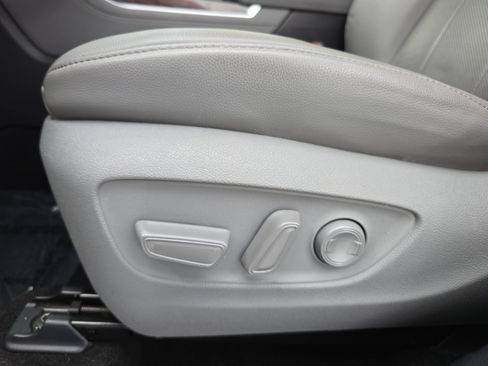 Used 2023 Toyota Highlander Limited FWD image 29