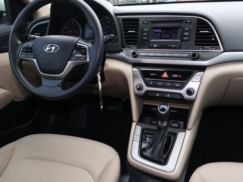 Used 2018 Hyundai Elantra SE image 9