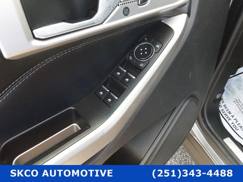 Used 2022 Ford Explorer Limited image 22