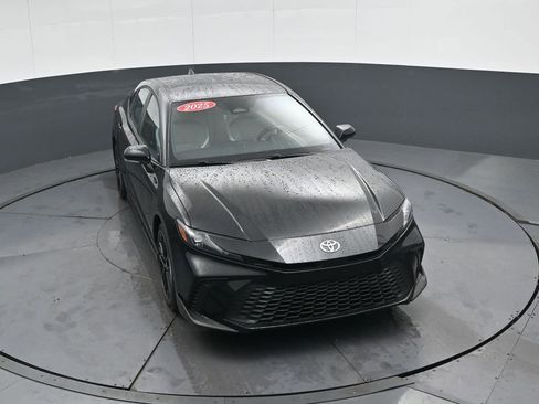 Used 2025 Toyota Camry SE image 43