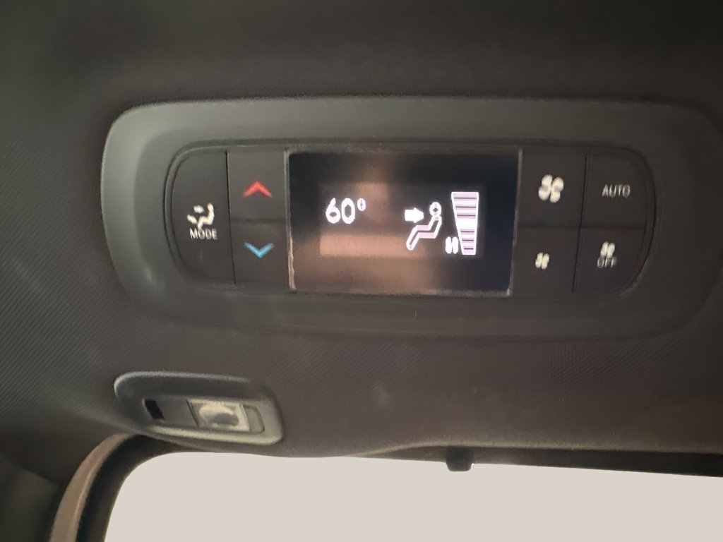 Used 2020 Chrysler Pacifica Limited w/ Advanced Safetytec Group FWD image 18