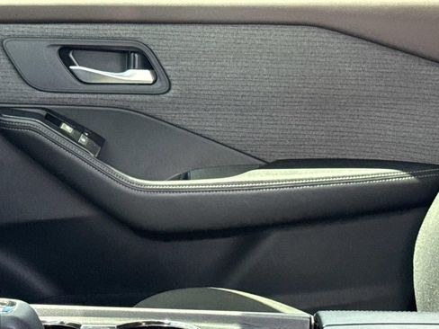 Certified 2023 Nissan Rogue SV FWD image 21