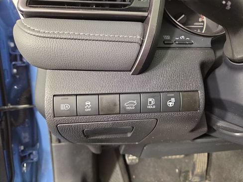 Used 2023 Toyota Camry SE w/ Cold Weather Package FWD image 28