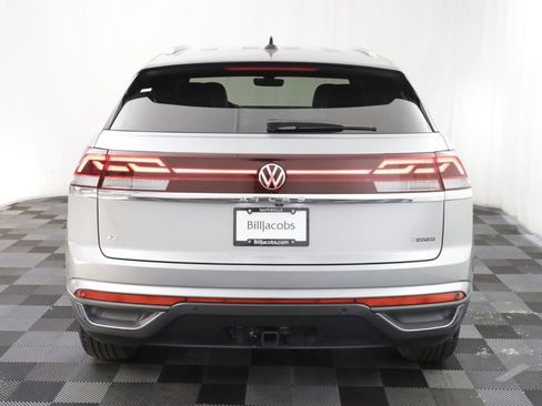 Used 2025 Volkswagen Atlas Cross Sport SE AWD/4WD image 16