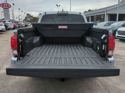 Used 2019 Toyota Tacoma TRD Off-Road image 13