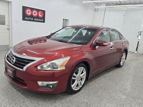 Used 2013 Nissan Altima 3.5 SL w/ Technology Pkg FWD image 4