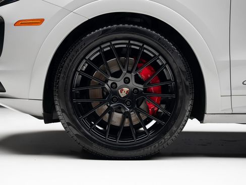 Used 2022 Porsche Cayenne GTS AWD/4WD image 19