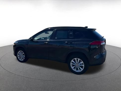Used 2025 Toyota Corolla Cross LE image 10
