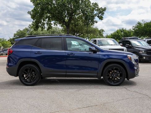 Used 2022 GMC Terrain SLE w/ Driver Convenience Package FWD image 5