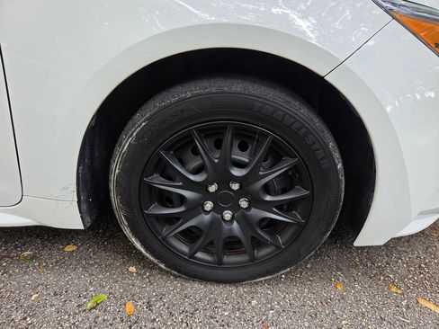 Used 2022 Toyota Corolla LE FWD image 14