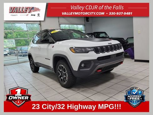 Used 2026 Jeep Compass Trailhawk AWD/4WD image 1