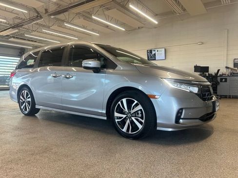 Used 2021 Honda Odyssey Touring image 3