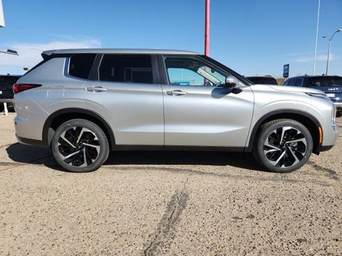 New 2024 Mitsubishi Outlander SE image 8