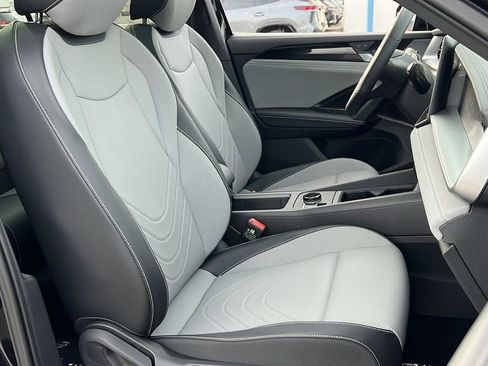 New 2026 Volkswagen Tiguan SE R-Line image 10