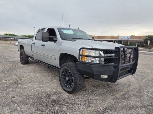 Used 2014 Chevrolet Silverado 2500 LT w/ Interior Plus Package image 2