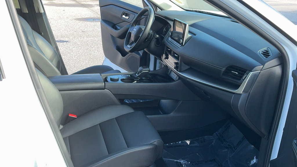 Used 2025 Nissan Rogue SV w/ SV Premium Package AWD/4WD image 39