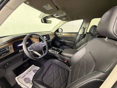 Used 2024 Volkswagen Atlas SE FWD image 16
