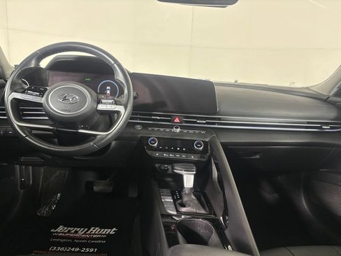 Used 2023 Hyundai Elantra Limited FWD image 21