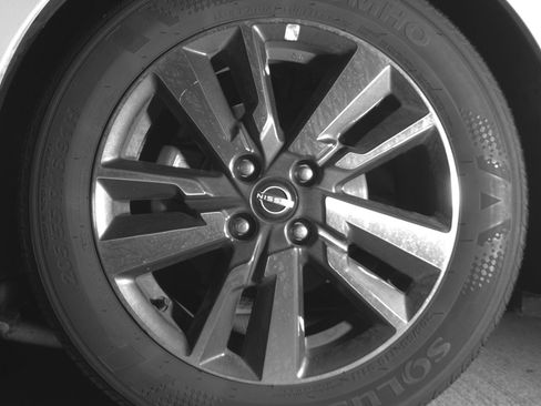 Used 2025 Nissan Versa SV image 12