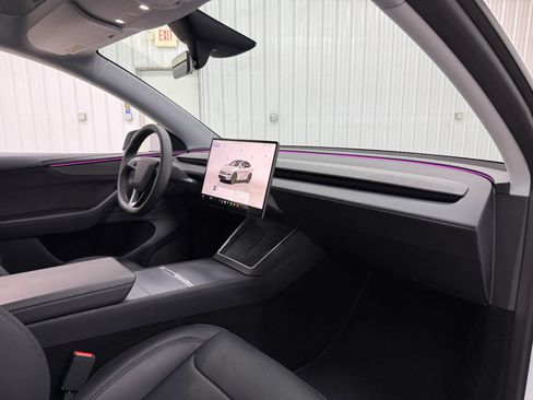 Used 2026 Tesla Model Y AWD image 14