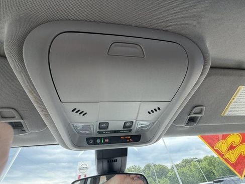 Used 2019 Chevrolet Traverse Premier w/ Driver Confidence II Package FWD image 33