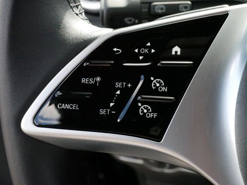 Used 2025 Mercedes-Benz GLB 250 4MATIC image 25