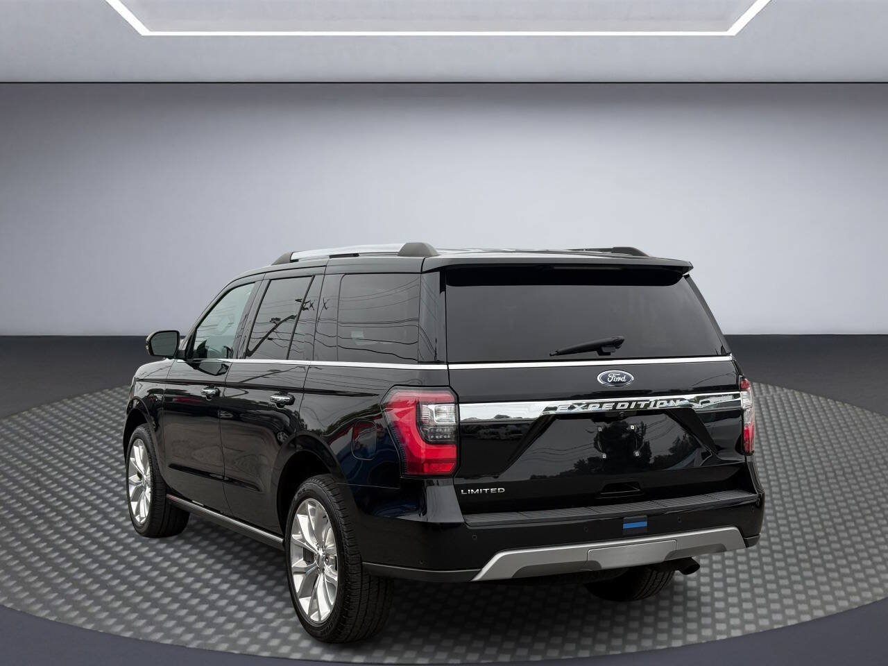 Used 2019 Ford Expedition Limited w/ Equipment Group 302A AWD/4WD image 5
