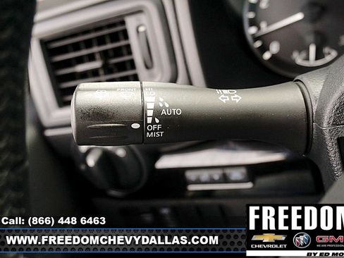 Used 2024 Nissan Titan SV w/ SV Convenience Package image 23