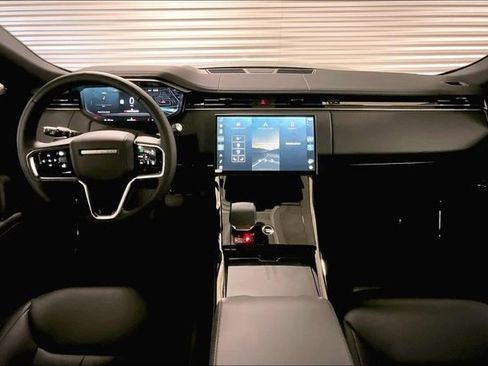 New 2025 Land Rover Range Rover Sport SE image 6