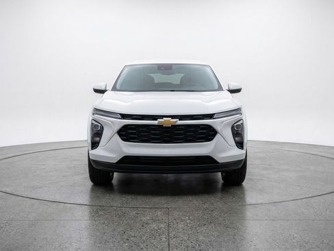 Used 2025 Chevrolet Blazer LT image 2