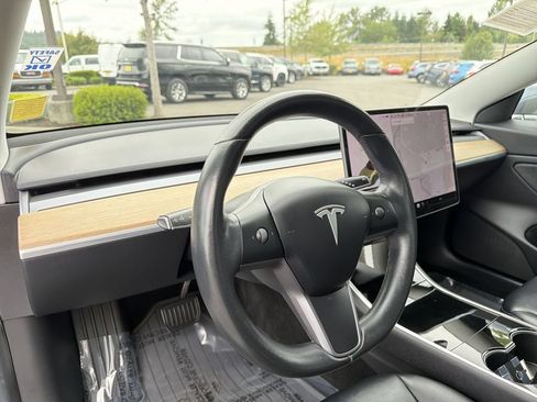 Used 2019 Tesla Model 3 Standard Range Plus RWD image 10