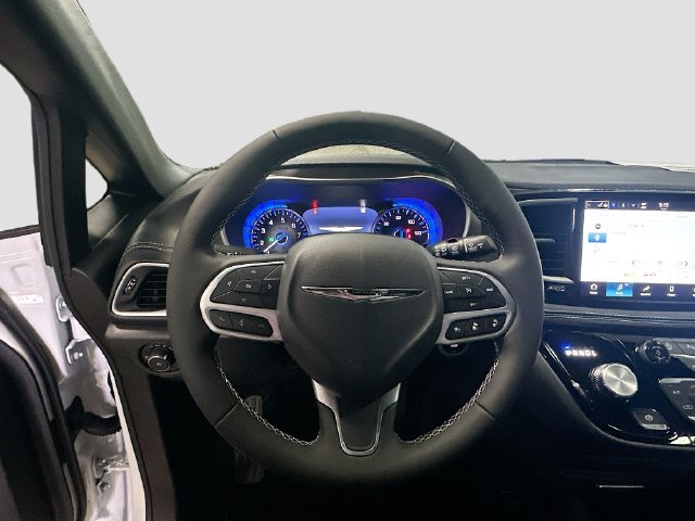 New 2026 Chrysler Pacifica Select AWD/4WD image 11