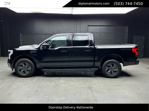Used 2025 Ford F150 Lightning Lariat image 4