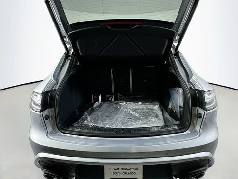 New 2026 Porsche Macan GTS AWD/4WD image 28
