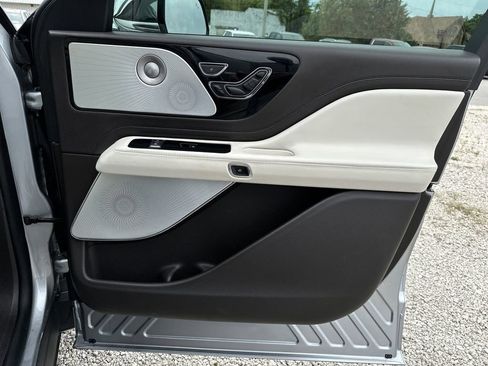 Used 2020 Lincoln Aviator Black Label Grand Touring w/ Class IV Trailer Tow Package image 35