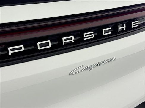 Certified 2025 Porsche Cayenne Coupe AWD/4WD image 25