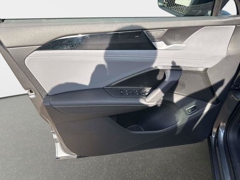 New 2025 Volkswagen Tiguan SE R-Line image 19