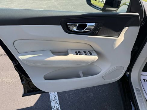 Used 2018 Volvo XC60 T5 Momentum w/ Vision Package AWD/4WD image 23