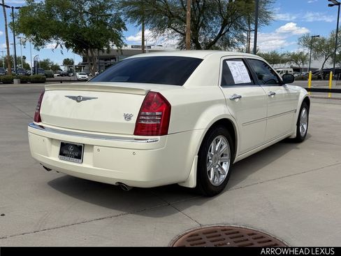 Used 2005 Chrysler 300 C w/ Protection Group II image 7