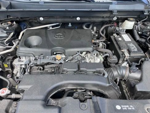 Used 2022 Toyota RAV4 LE FWD image 5