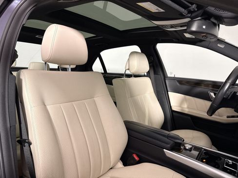 Used 2015 Mercedes-Benz E 400 4MATIC Sedan image 36