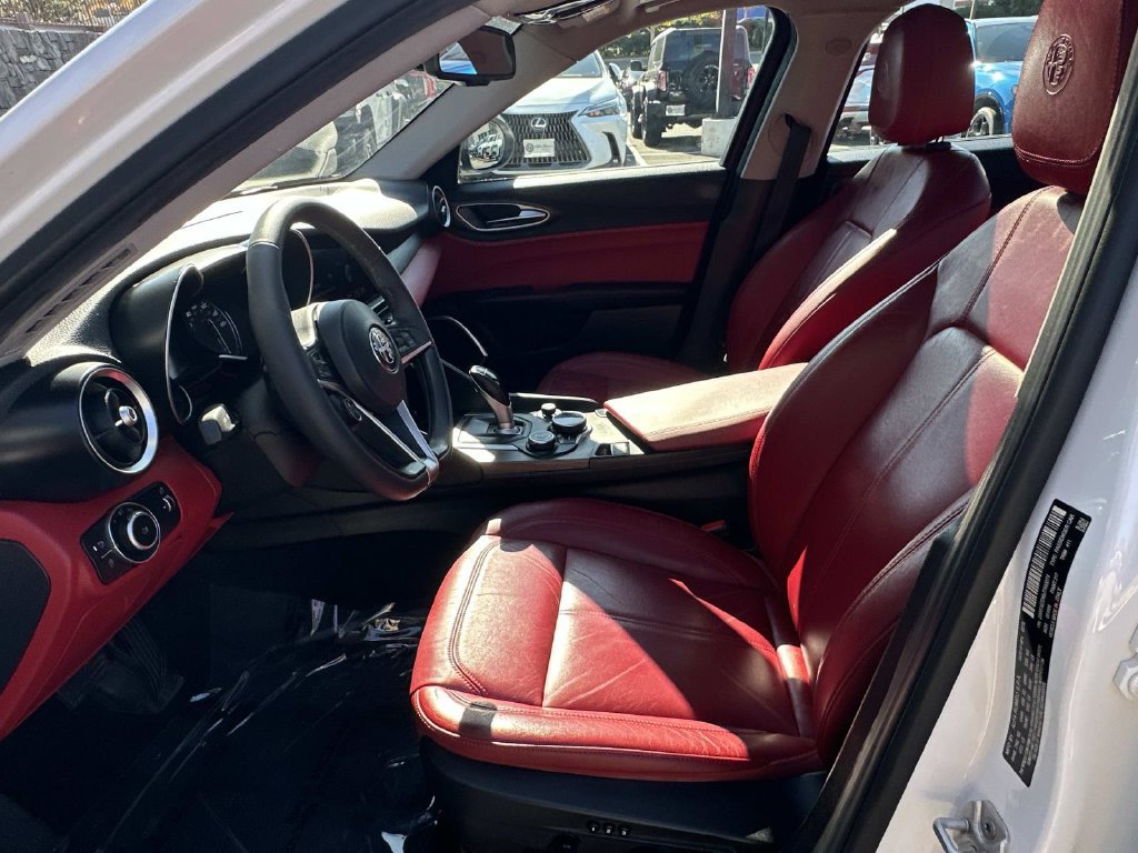 Used 2018 Alfa Romeo Giulia Ti AWD/4WD image 17