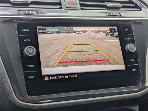 Used 2021 Volkswagen Tiguan SE R-Line image 14